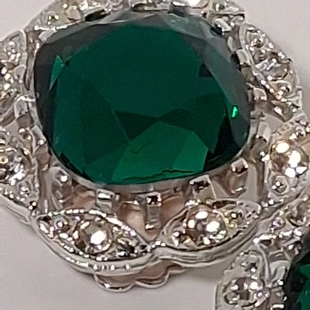* Vintage Sarah Coventry Green Stone Clip On Earrings
